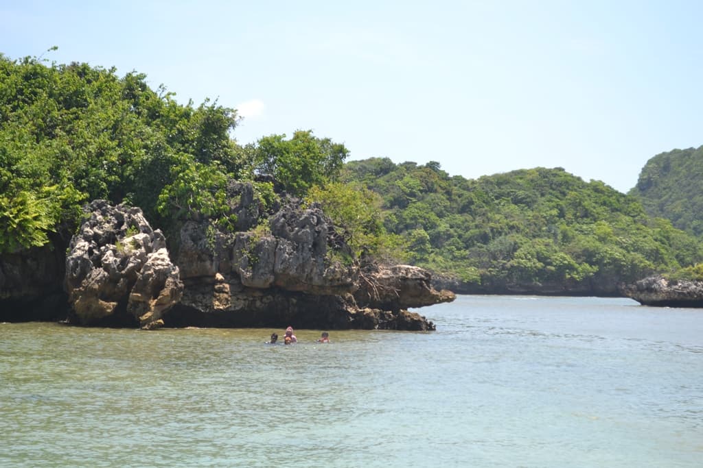 #6 Pantai Tiga Warna, East Java — Top 10 Beaches in Indonesia