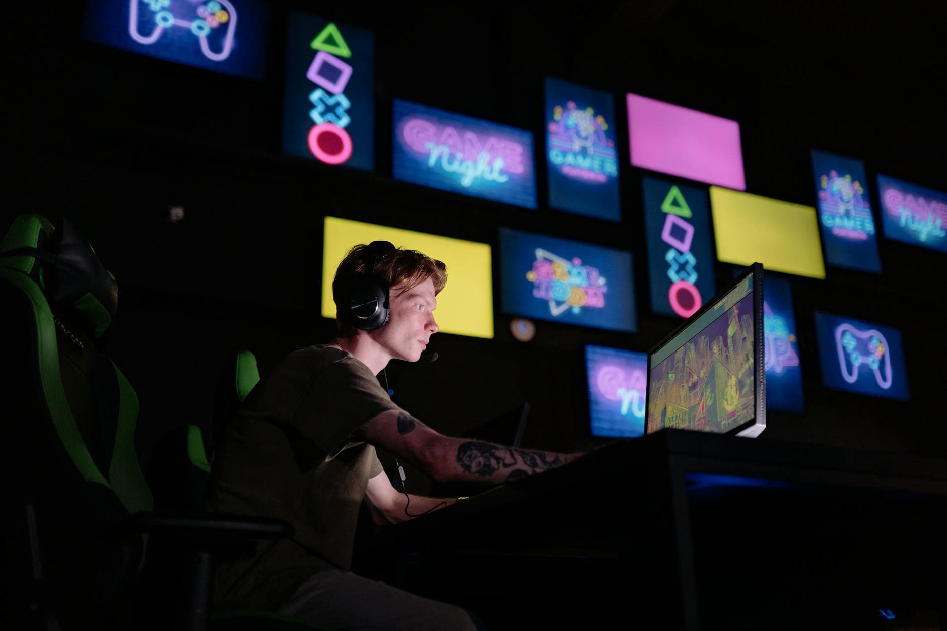 #5 Neon Blight — Top 10 Indie Video Games of 2025