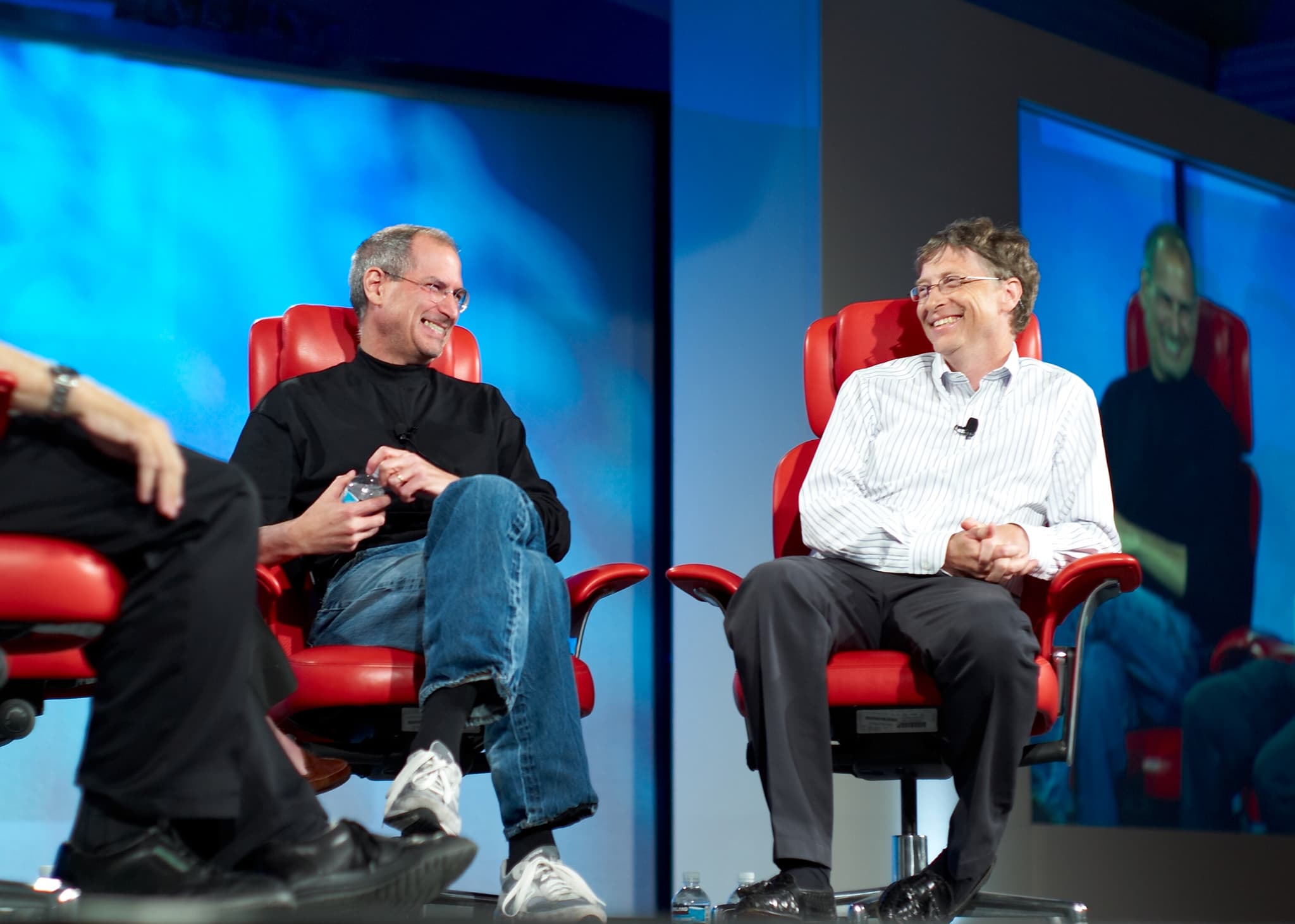 #1 Steve Jobs — Walter Isaacson (2011) — Lives Worth Reading: Biographies That Actually Captivate