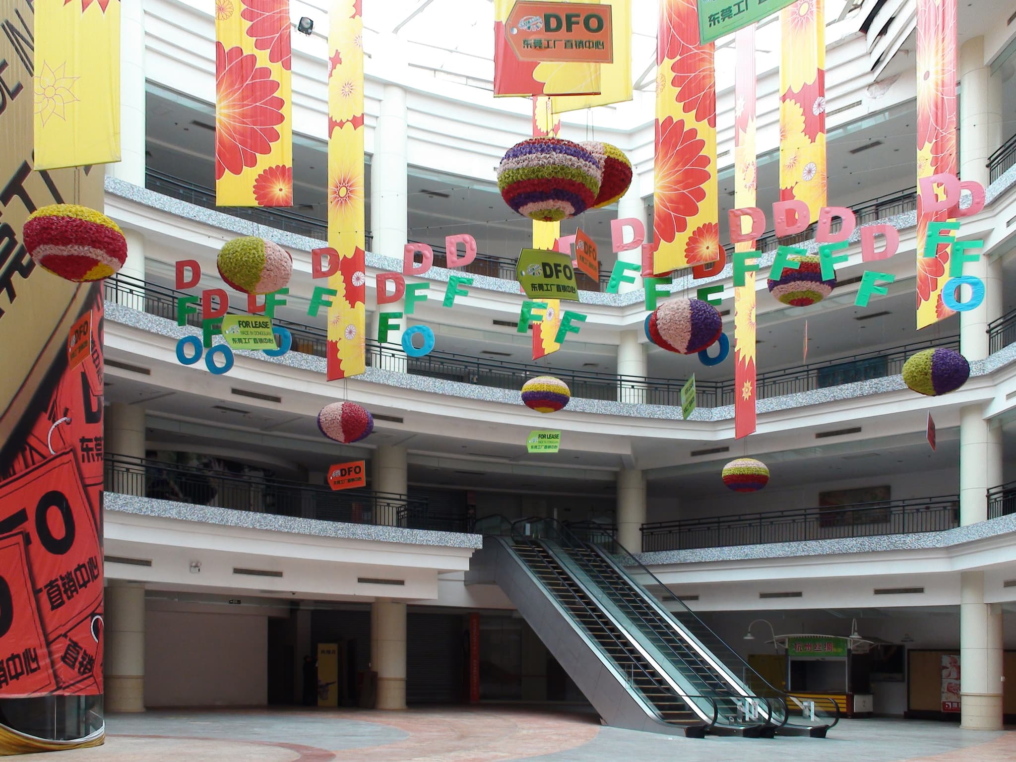 #1 New South China Mall — Dongguan, China — Top 10 Biggest Shopping Malls in the World