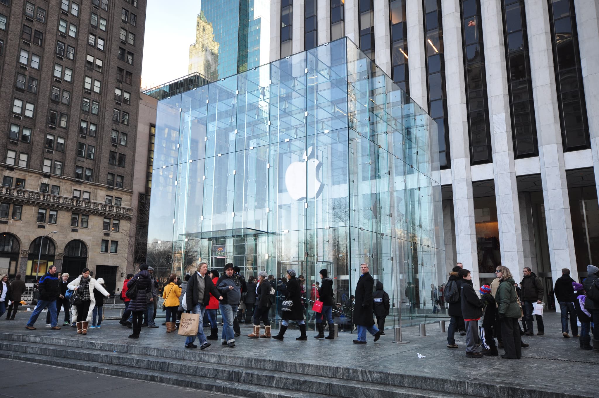#3 Apple Store — Top 10 Most Iconic Retail Brands of All Time