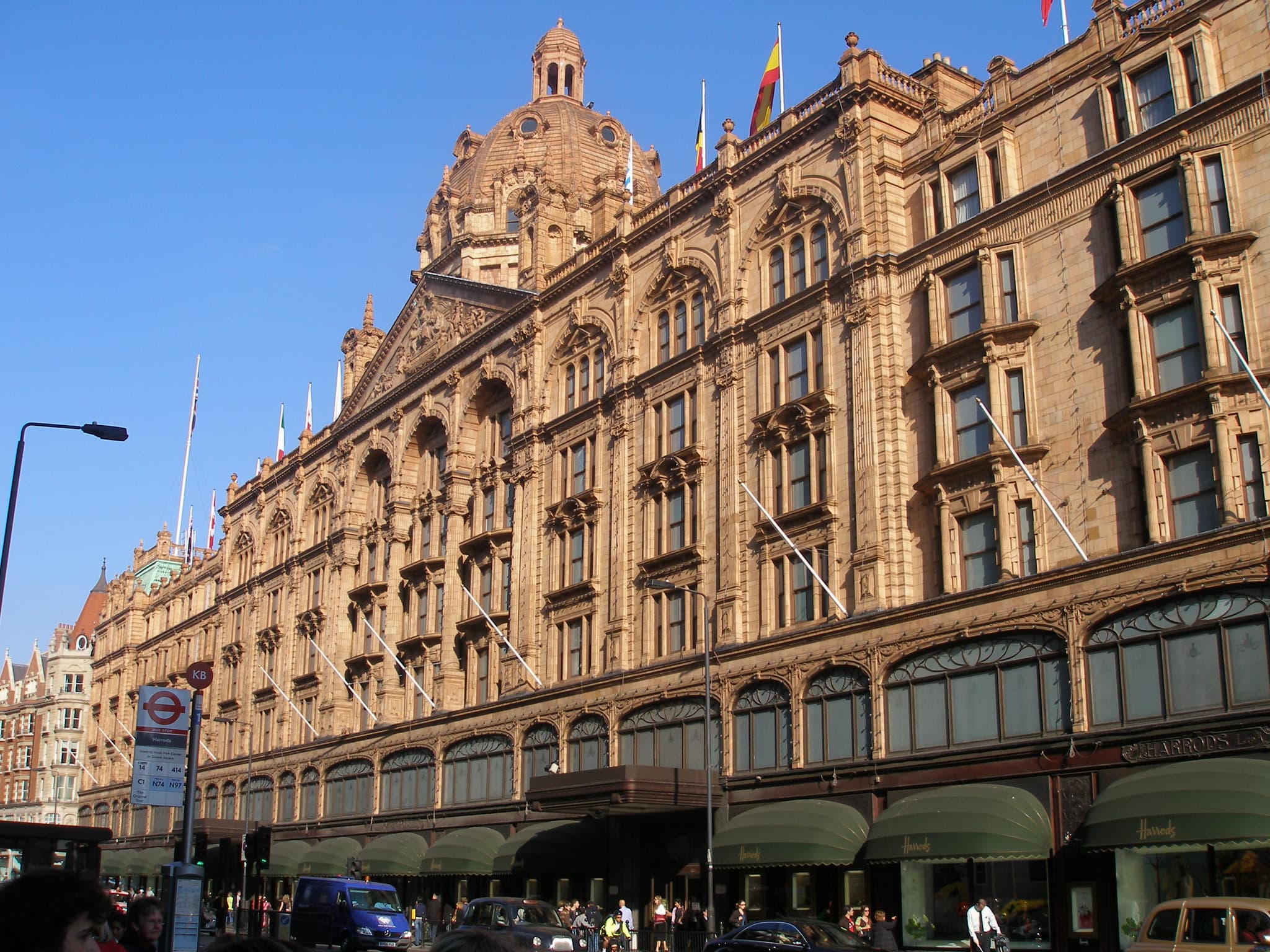 #4 Harrods — Top 10 Most Iconic Retail Brands of All Time