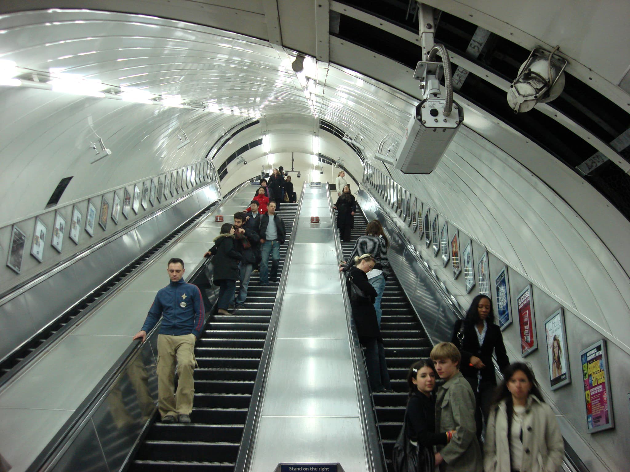 #4 Bond Street (London, UK) — Top 10 Most Famous Luxury Shopping Streets in the World