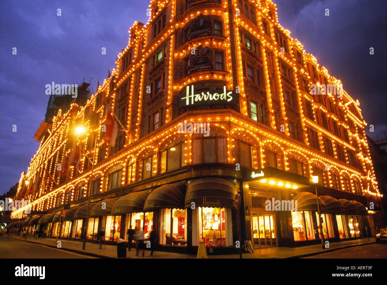 #1 Harrods — London — Top 10 Most Iconic Department Stores in the World
