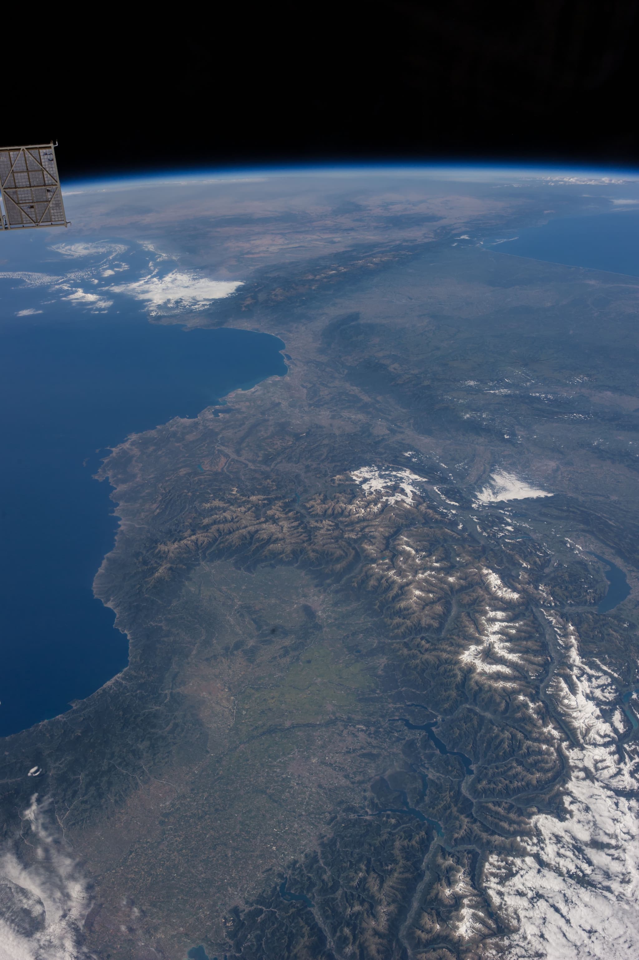 #10 Earth Observation — Expedition 40 Day Pass — Home, Seen From Above: Earth's Most Breathtaking Views from Space