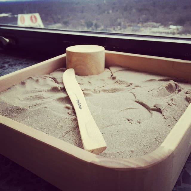 #7 Kinetic Sand — Top 10 Toys That Keep Kids Entertained Without a Screen
