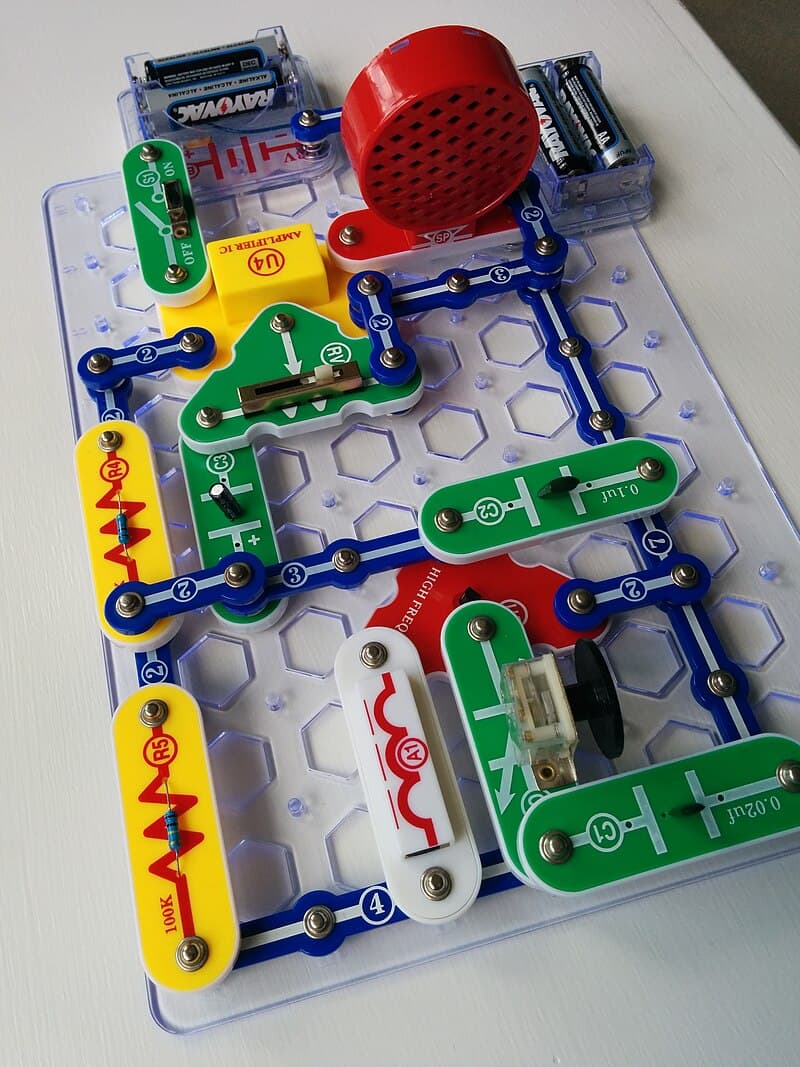 #9 Snap Circuits Jr. — Top 10 Toys That Keep Kids Entertained Without a Screen