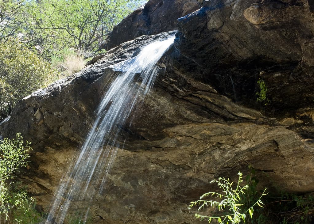 #5 Streams in the Desert — Top 10 Christian Devotionals for Daily Inspiration