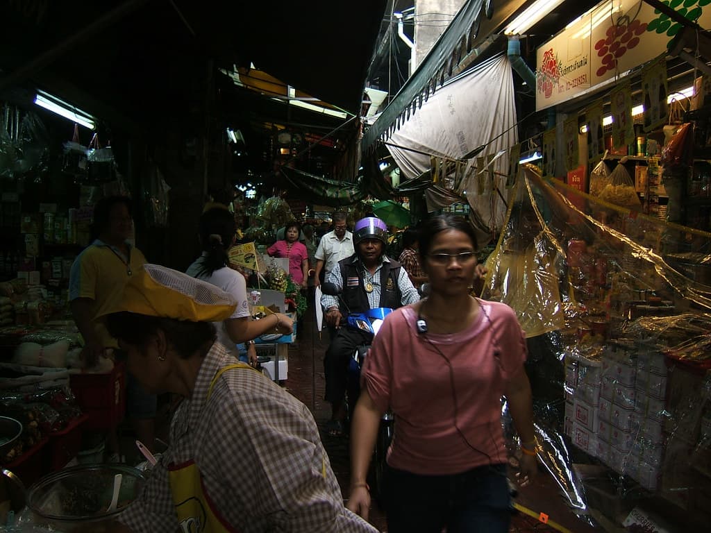 #3 Yaowarat Road (Chinatown) Street Food — Top 10 Things to Do in Bangkok