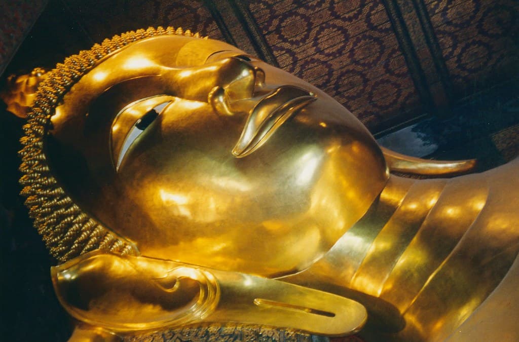 #4 Wat Pho (Temple of the Reclining Buddha) — Top 10 Things to Do in Bangkok