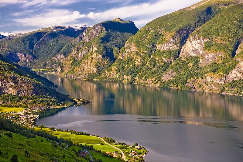 #6 Flåm Railway, Norway — Top 10 Most Beautiful Train Journeys in the World