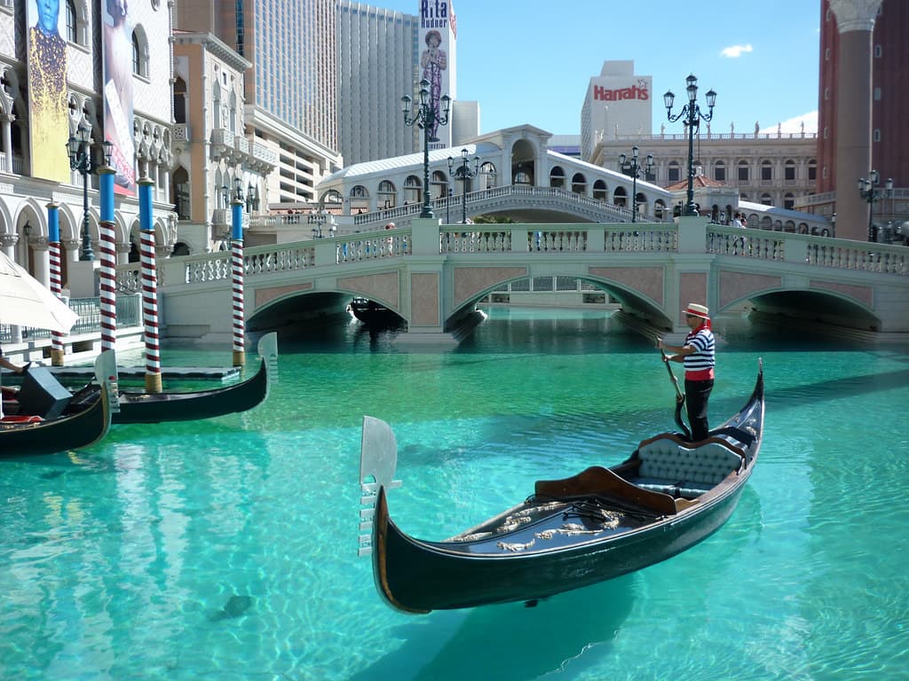 #2 Gondola Ride — Top 10 Things to Do in Venice