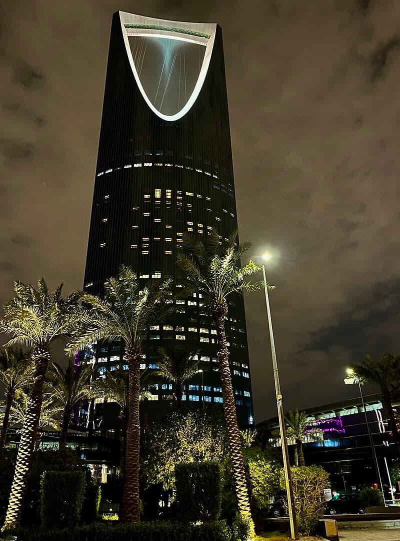 #5 Kingdom Centre Tower — Top 10 Things to Do in Riyadh