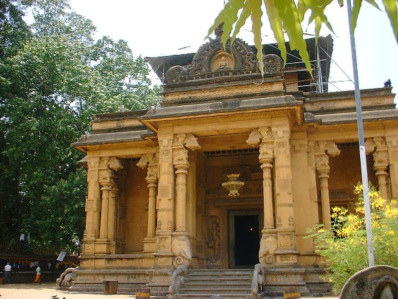 #7 Kelaniya Raja Maha Vihara — Top 10 Things to Do in Colombo
