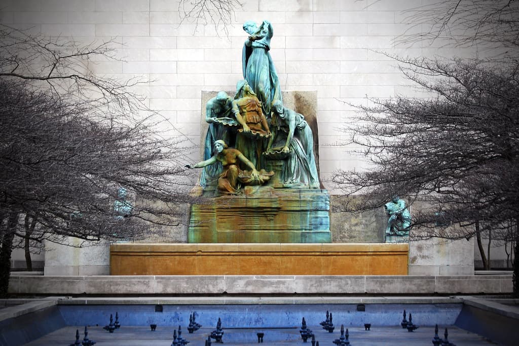 #2 Art Institute of Chicago — Top 10 Things to Do in Chicago
