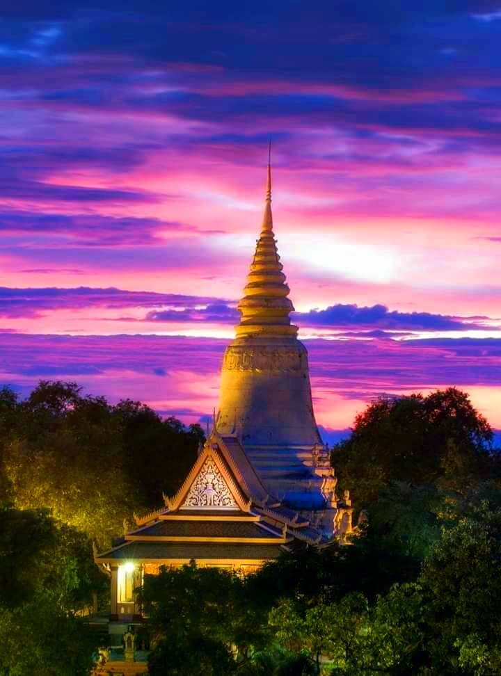 #6 Wat Phnom — Top 10 Things to Do in Phnom Penh