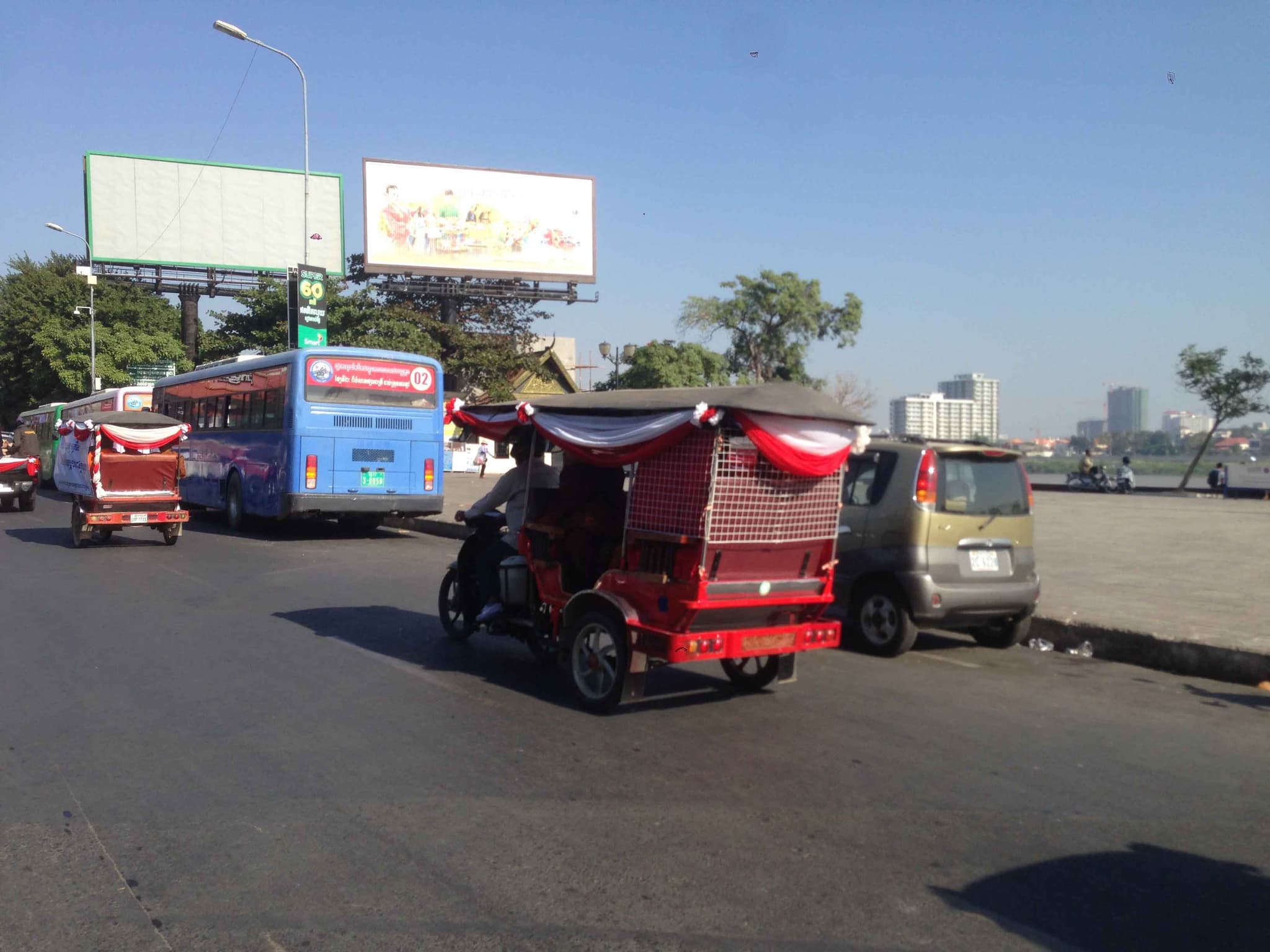 #10 Phnom Penh Night Market — Top 10 Things to Do in Phnom Penh