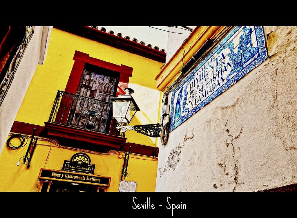 #7 Barrio Santa Cruz — Top 10 Things to Do in Seville
