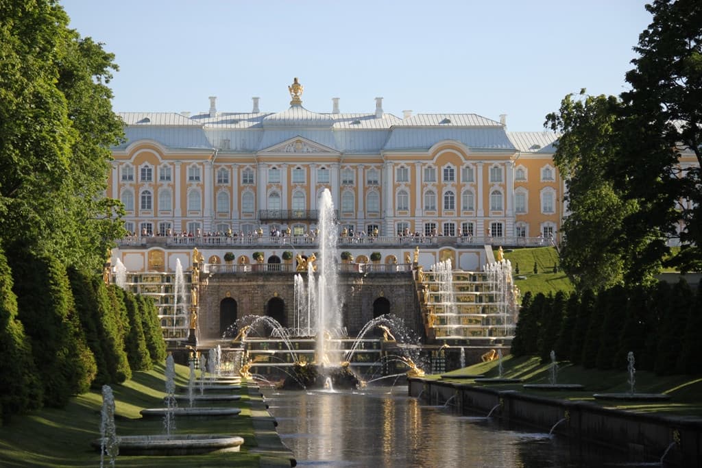 #4 Peterhof Palace — Top 10 Things to Do in St. Petersburg