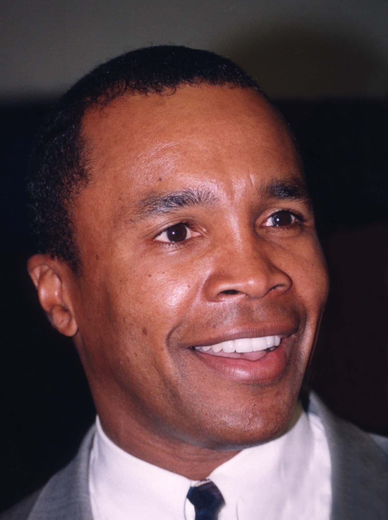 #7 Sugar Ray Leonard — Top 10 Greatest Boxers of All Time