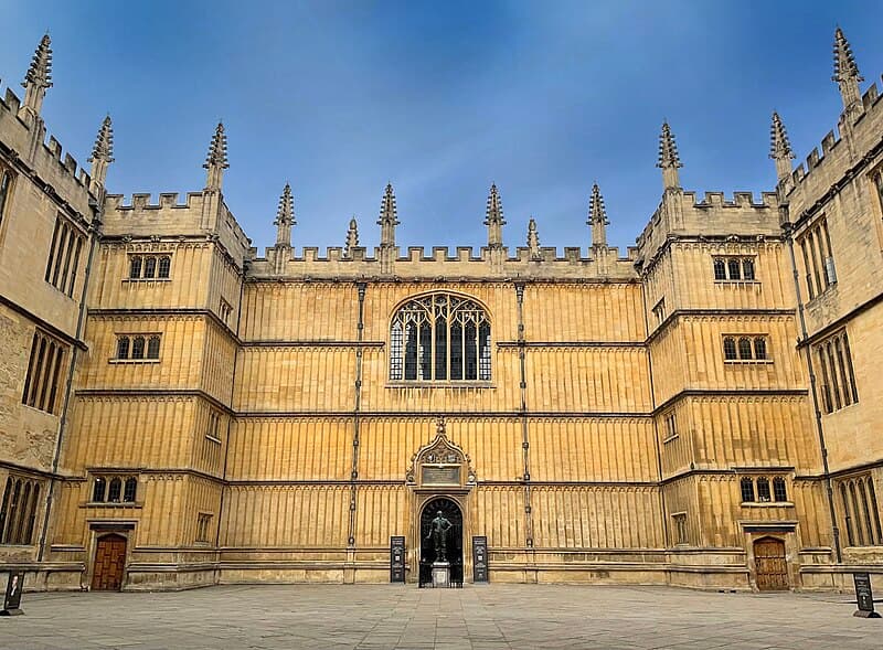 #4 Bodleian Library, Oxford — Top 10 Most Beautiful Libraries in the World
