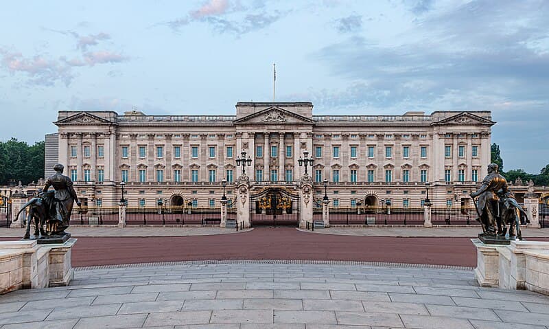 #2 Buckingham Palace, London — Top 10 Most Expensive Homes Ever Sold