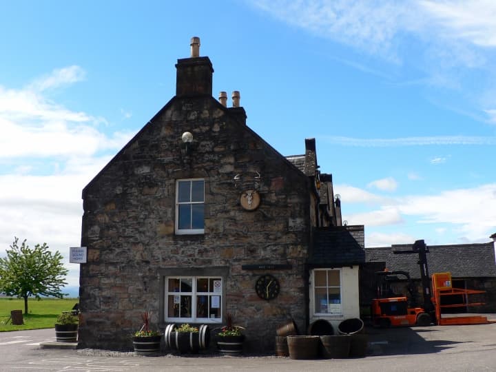 #8 Dalmore — Top 10 Best Scottish Whisky Distilleries