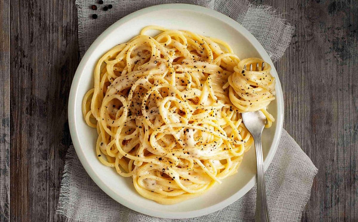 #3 Cacio e Pepe — Top 10 Classic Italian Pasta Dishes: From Carbonara to Pesto Genovese