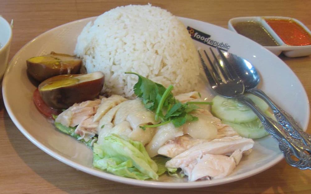 #9 Khao Man Gai (Poached Chicken Rice) — Top 10 Best Thai Street Food Dishes