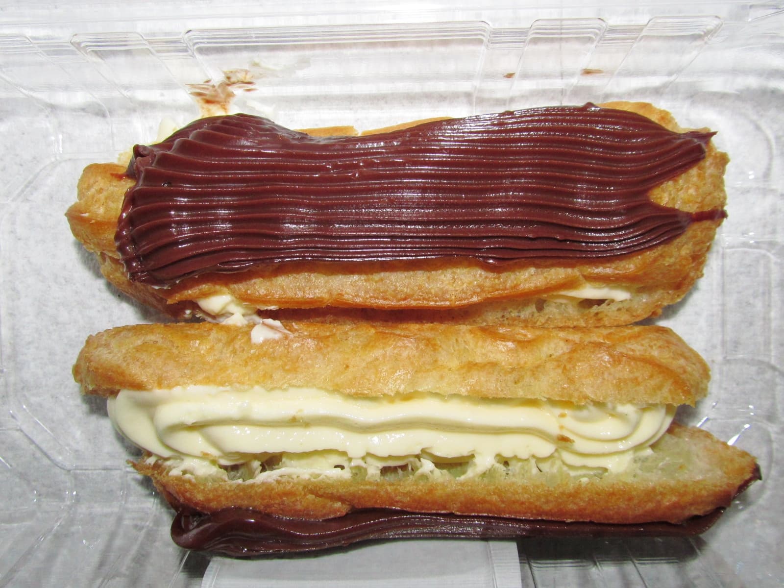 #3 Éclair — Top 10 Best French Pastries and Desserts
