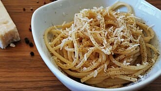 #2 Cacio e Pepe — Top 10 Greatest Italian Pasta Dishes