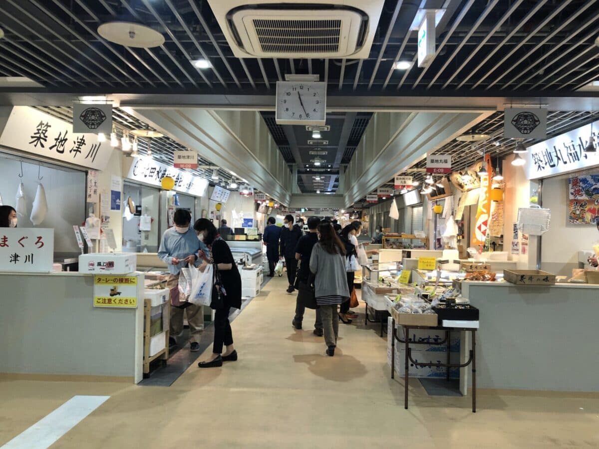 #7 Uogashi Nihon-Shu — Market-Fresh Casual (Toyosu) — Top 10 Must-Visit Sashimi Restaurants in Tokyo & Japan