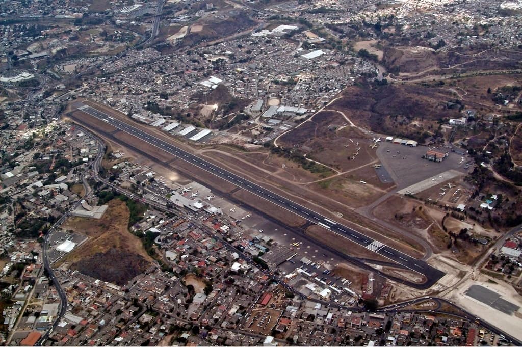 #6 Toncontín Airport, Honduras — Top 10 Scariest Airports in the World