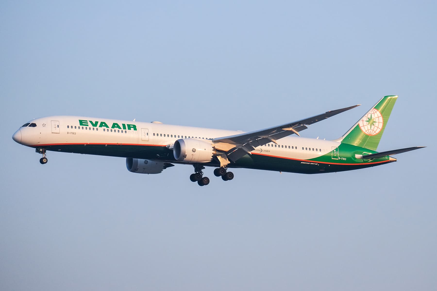 #6 EVA Air — Top 10 Best Airlines for Economy Class