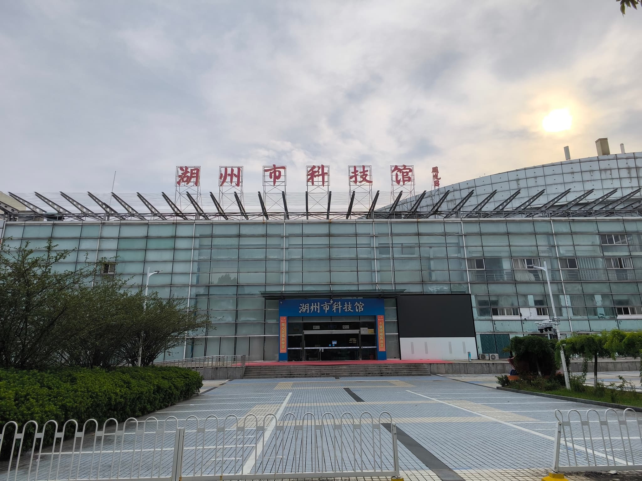 #7 Xiaomi 16 Ultra — Top 10 Best Smartphones of 2026