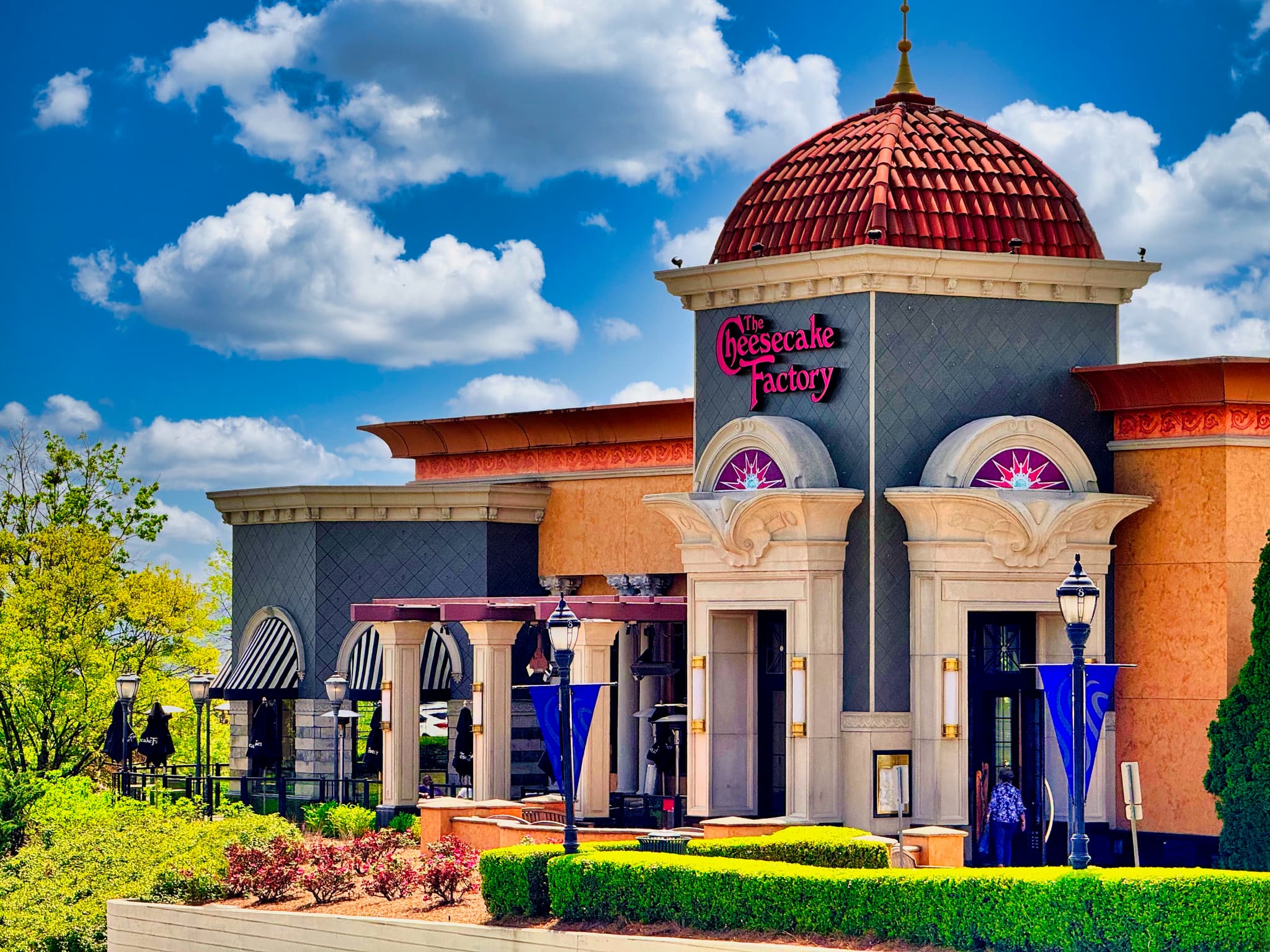 #2 The Cheesecake Factory — Top 10 Most Overrated Restaurants