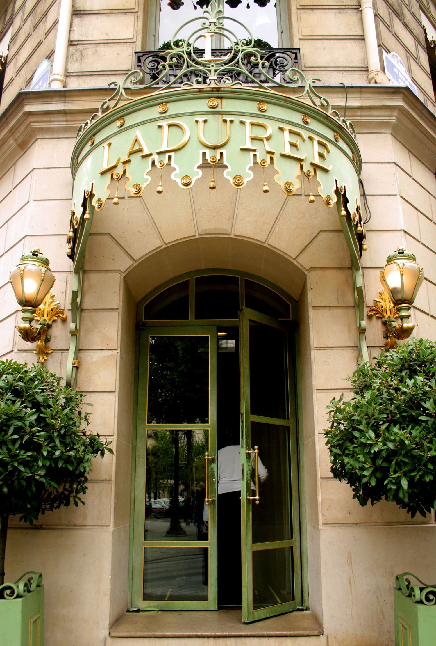 #8 Ladurée — Top 10 Most Overrated Restaurants