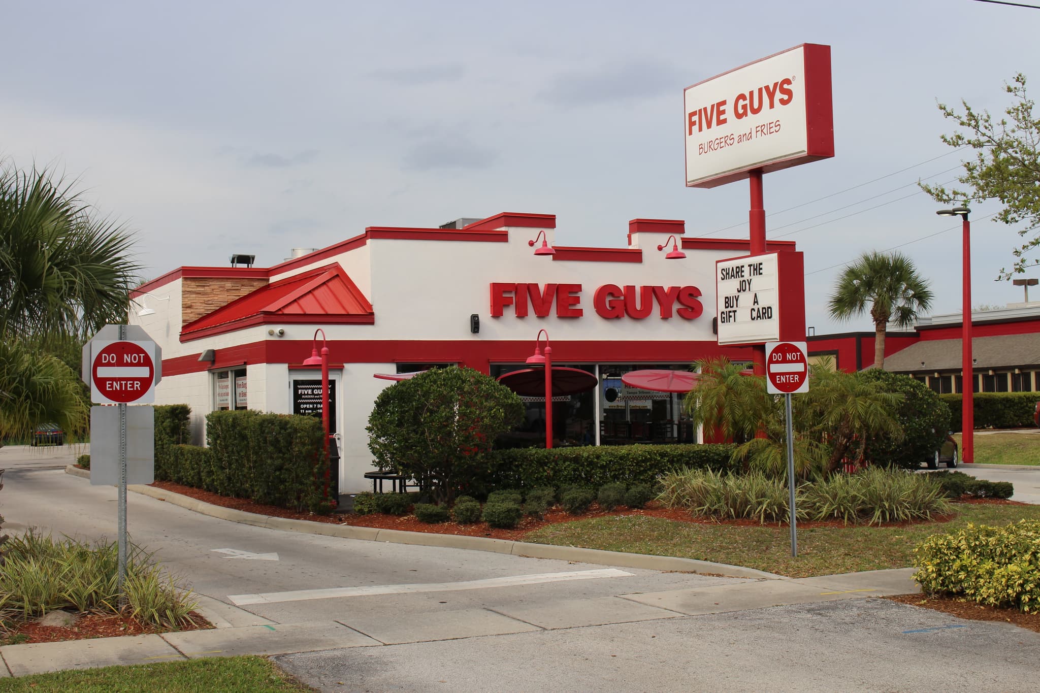 #9 Five Guys — Top 10 Restaurant Chains in the US 2025, Ranked by Customer Satisfaction