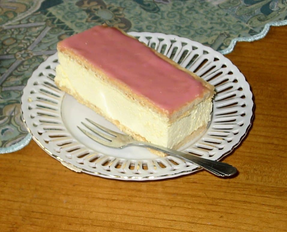 #3 Tompouce — Top 10 Dutch Desserts & Sweet Treats in 2026