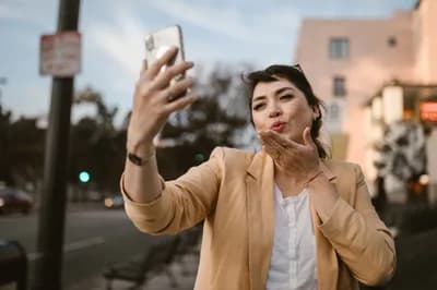Top 10 Worst Social Media Habits You Probably Do Every Day