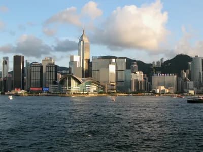 Top 10 Rooftop Bars in Hong Kong 2026 — Food & Drink Top 10 List