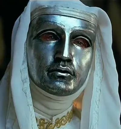 10 Skincare Products Dermatologists Use Themselves (2026)