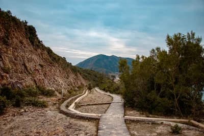 Top 10 Hiking Trails in Hong Kong 2026 — Travel Top 10 List