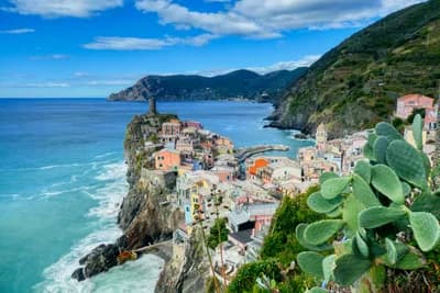 #8 Cinque Terre, Italy — Top 10 Most Crowded Tourist Attractions