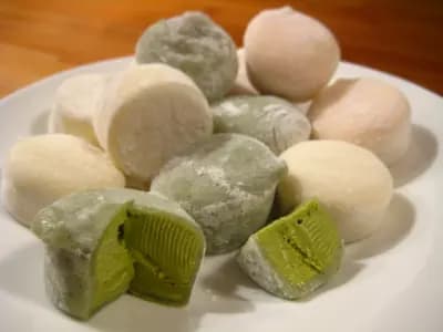 #2 Mochi (Japan) — Top 10 Best Desserts Around the World