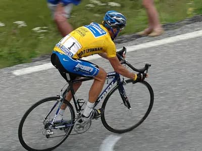 #1 Lance Armstrong — Top 10 Most Controversial Sports Figures