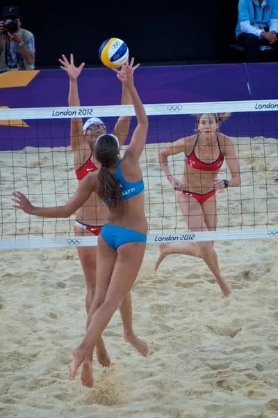 #10 Kerri Walsh Jennings & Misty May-Treanor — 2012 Olympic Beach Volleyball Final — Top 10 Most Clutch Sports Performances