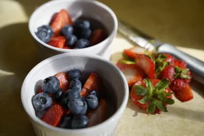 #4 Berries (Blueberries, Strawberries, Cherries) — Top 10 Best Anti-Inflammatory Foods