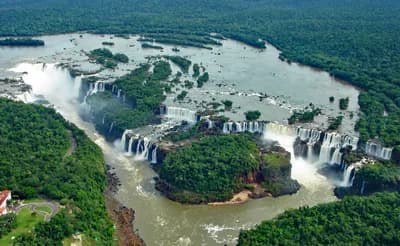 #2 Iguazu Falls, Argentina/Brazil — Top 10 Most Impressive Waterfalls