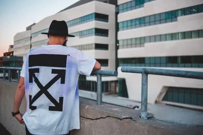 #8 Fedoras Paired with Graphic Tees — Top 10 Worst Fashion Faux Pas